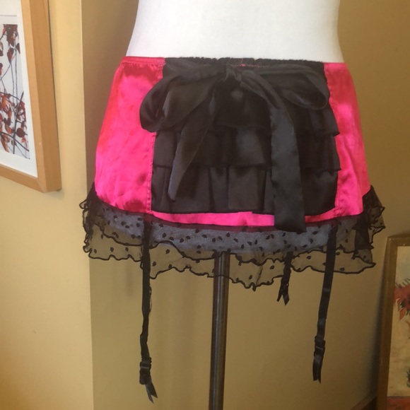 VICTORIA SECRET sz M/L Ruffle-Butt Full Garter NEW - Picture 1 of 13